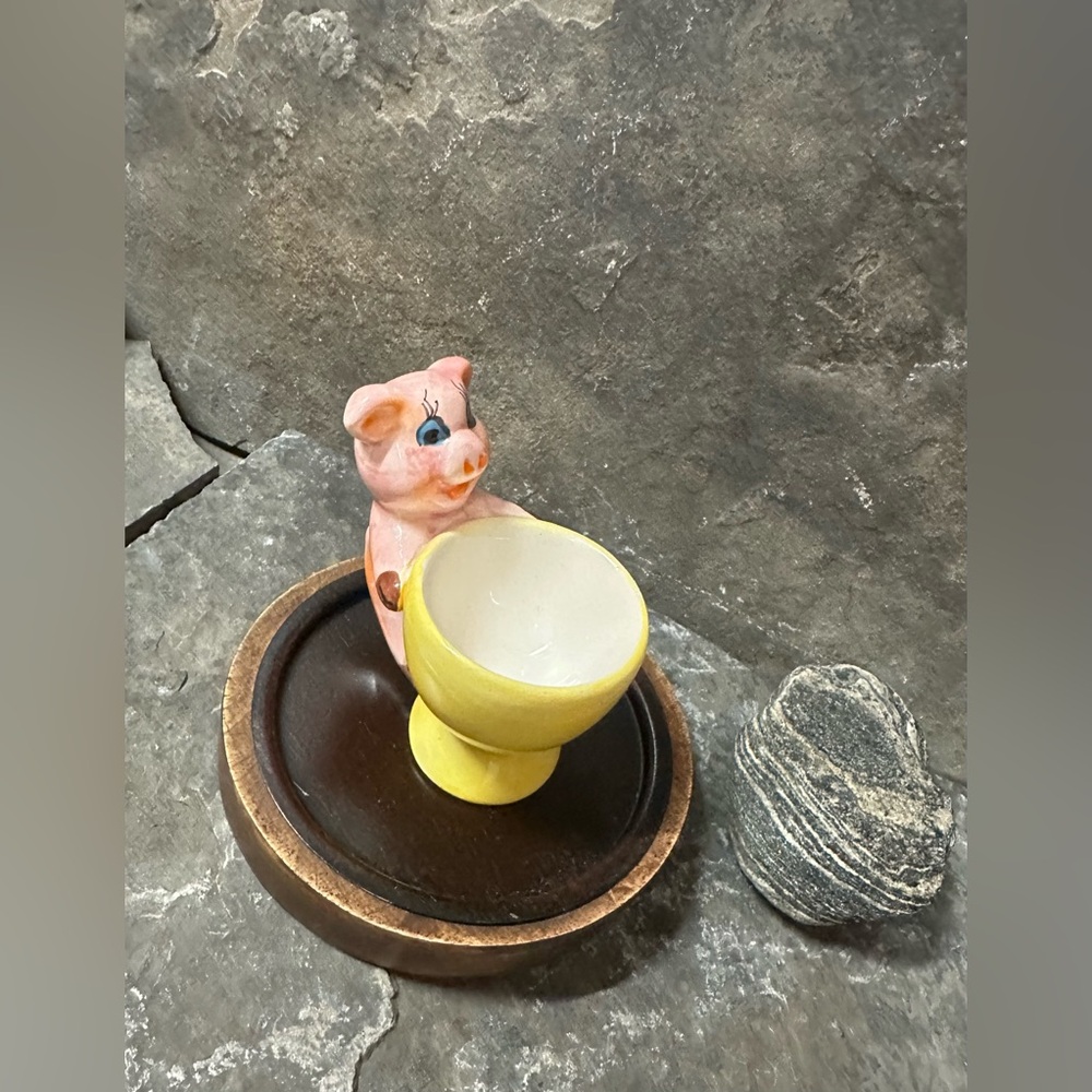 Little Piggy  Egg Cup - Picture 7 of 11